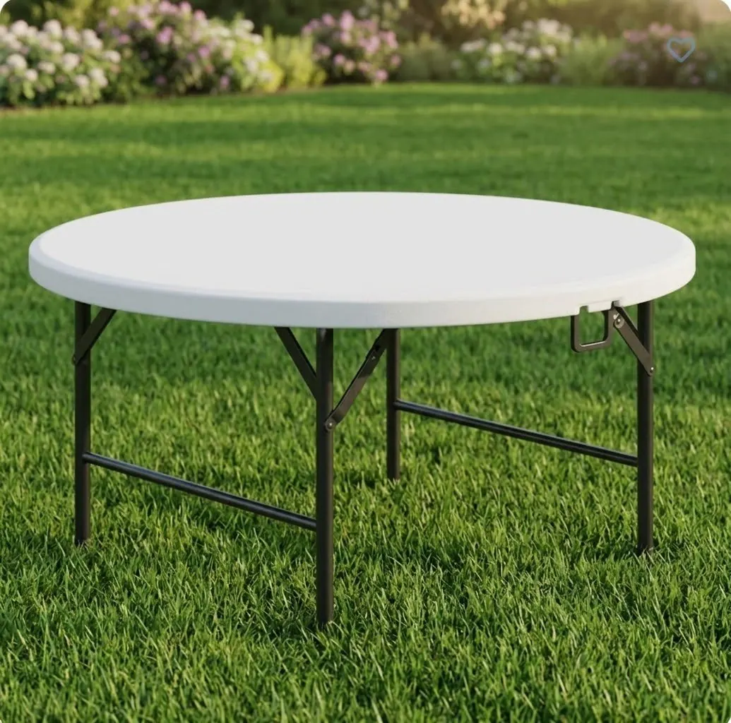 Runder Tisch Ø 120 cm auf dem Rasen